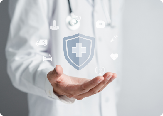 Médico com jaleco branco e estetoscópio exibindo ícones digitais de saúde, representando tecnologia e inovação no atendimento médico.